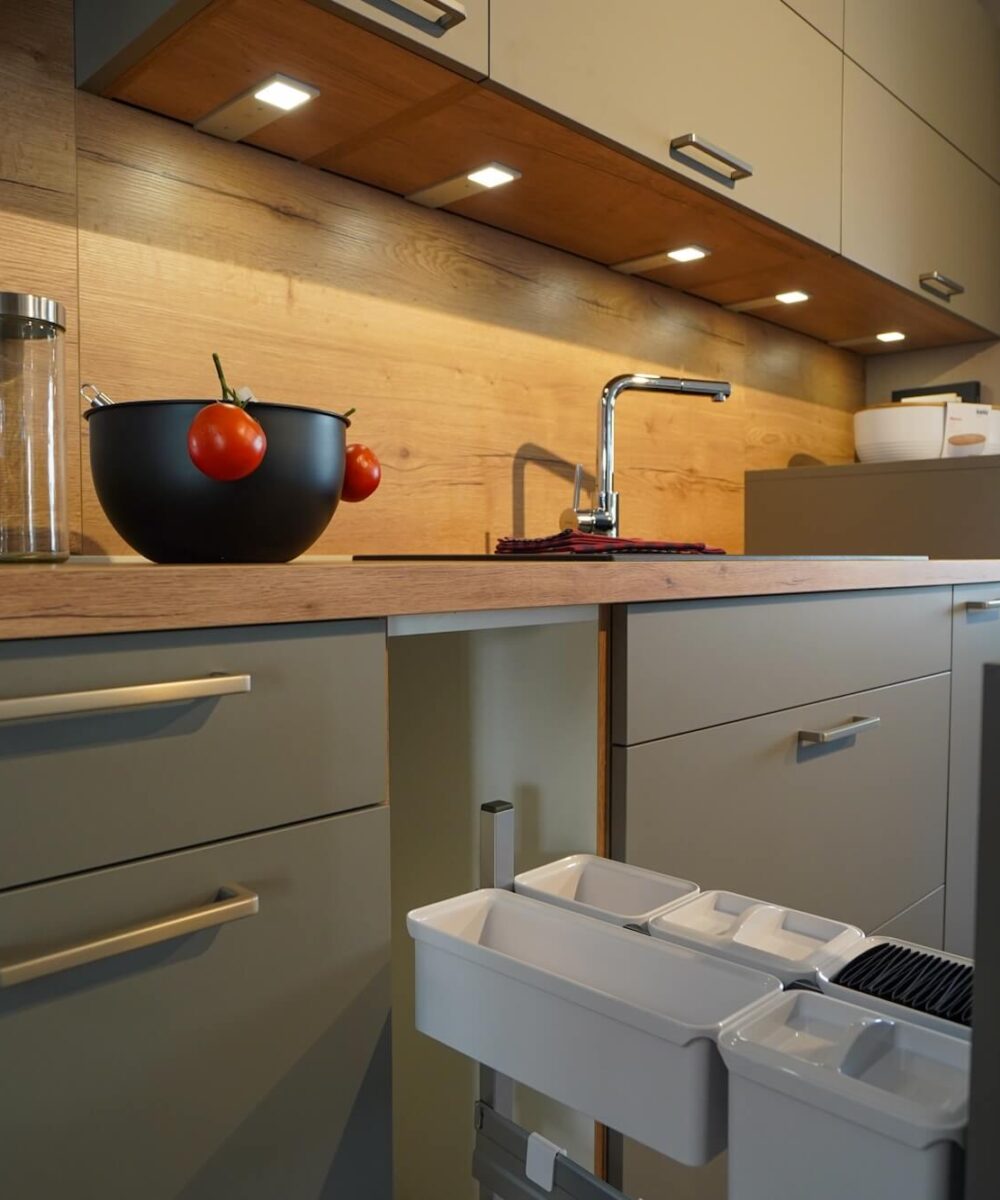 Nobilia Einbauküche Laser taupe Apothekerauszug