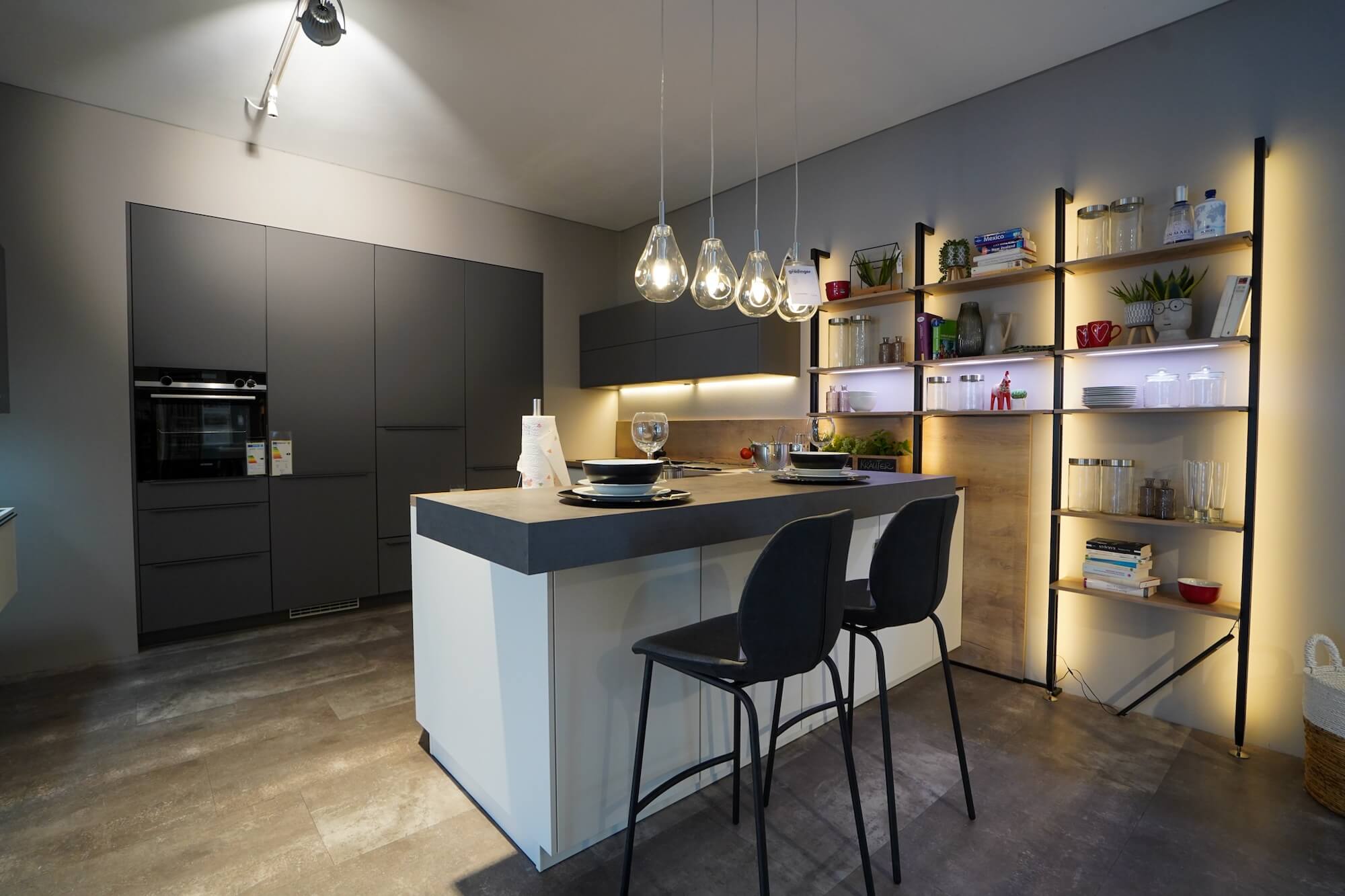 Nobilia Senso moderne L-Küche mit Hochschrank