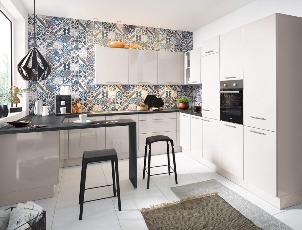 Schüller moderne U-Küche Hochglanz Lack